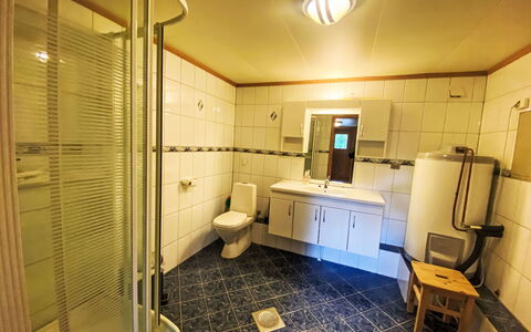 Naustet: Eigentum, Interior Design, Die Architektur, Cabinetry, Fussboden, Gebäude, Wand, Flooring, Schublade, Grundeigentum