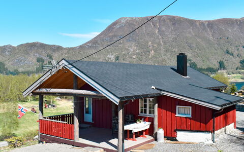 Lenebu: Himmel, Berg, Pflanze, Gebäude, Eigentum, Fenster, Haus, Hochland, Hütte, Wolke