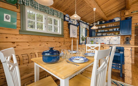 Fjellro: Holz, Möbel, Interior Design, Zuhause, Flooring, Küche, Decke, Tür, Fussboden, Holzbeize