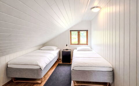 Rorbu: Wand, Flooring, Fussboden, Holz, Interior Design, Decke, Schlafzimmer, Bett, Beleuchtung, Möbel