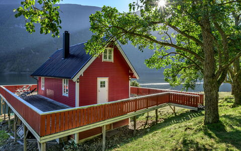 Tor: Gebäude, Fenster, Pflanze, Natur, Baum, Blatt, Holz, Haus, Natürliche Landschaft, Hütte