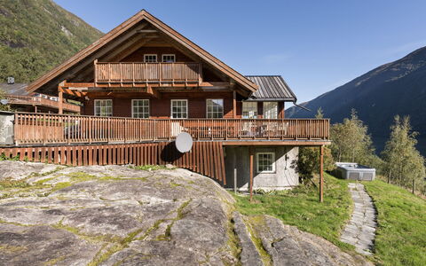 Odin: Himmel, Berg, Gebäude, Pflanze, Eigentum, Fenster, Baum, Holz, Haus, Grundstueck