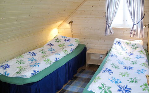 Arnafjord 609: Möbel, Eigentum, Azurblau, Komfort, Kissen, Textil, Interior Design, Bettrahmen, Wand, Fussboden