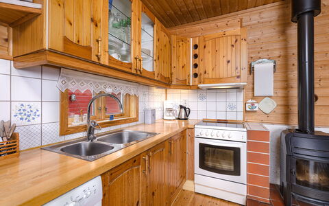 Jambueggi: Küche, Holz, Interior Design, Cabinetry, Countertop, Decke, Flooring, Major Appliance, Küchengerät, Zuhause