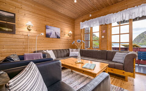 Jambueggi: Holz, Couch, Möbel, Interior Design, Fussboden, Decke, Flooring, Wohnzimmer, Holzboden, Zuhause