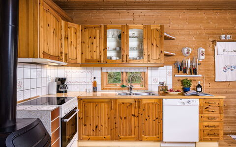 Krokeggi: Küche, Cabinetry, Countertop, Küchengerät, Holz, Major Appliance, Schrank, Herd, Interior Design, Schublade