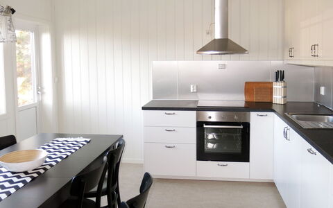 Solsvika: Cabinetry, Möbel, Countertop, Eigentum, Gebäude, Tabelle, Küche, Sinken, Herd, Schublade