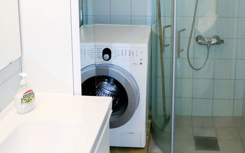 Solsvika: Armatur, Zapfhahn, Eigentum, Sinken, Badezimmer, Duschtür, Bad Sink, Interior Design