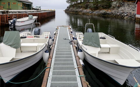 Solsvika: Wasser, Boot, Watercraft, Fahrzeug, Boote Und Boating - Geräte Und Materialien, Schiffsbau, Pflanze, See, Transportart, Baum