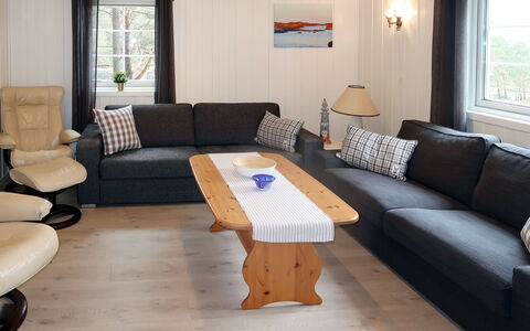 Blåsenberg: Tabelle, Couch, Möbel, Fenster, Komfort, Gebäude, Holz, Flooring, Studio Couch, Die Architektur