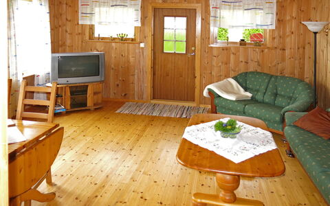 Nanna: Eigentum, Möbel, Fenster, Gebäude, Holz, Fernsehen, Pflanze, Tabelle, Wohnzimmer, Flooring
