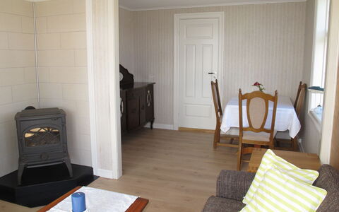 Strøneneset: Möbel, Tabelle, Eigentum, Gebäude, Komfort, Holz, Wohnzimmer, Interior Design, Die Architektur, Flooring