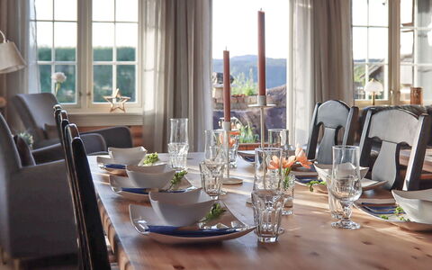 Lislebu: Möbel, Interior Design, Tabelle, Stuhl, Holz, Esszimmer, Küche & Esszimmer Tisch, Flooring, Beleuchtung, Geschirr