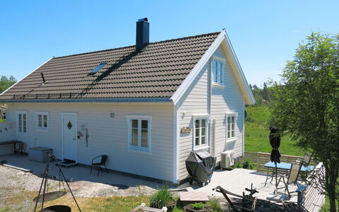 Der Ute: Himmel, Pflanze, Fenster, Gebäude, Eigentum, Baum, Haus, Holz, Grundstueck, Tür