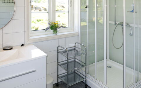 Der Ute: Eigentum, Pflanze, Fenster, Zimmerpflanze, Cabinetry, Gebäude, Fussboden, Linie, Flooring