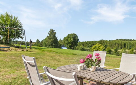 Enerhögen Lingonet: Himmel, Berg, Daytime, Gebäude, Pflanze, Natürliche Landschaft, Haus, Vegetation, Hochland, Baum