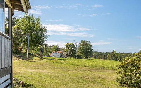 Enerhögen Lingonet: Himmel, Berg, Daytime, Gebäude, Pflanze, Natürliche Landschaft, Haus, Vegetation, Hochland, Baum