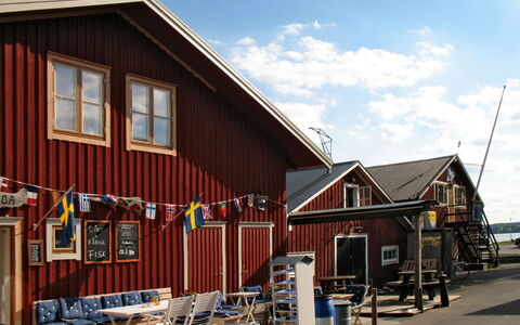 Lunnekullen: Himmel, Wolke, Eigentum, Fenster, Holz, Hütte, Nachbarschaft, Haus, Gebäude, Wohngebiet