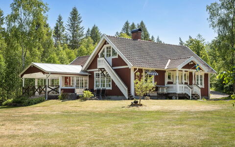 Vänneböke: Pflanze, Gebäude, Himmel, Fenster, Baum, Haus, Natürliche Landschaft, Grundstueck, Gras, Hütte