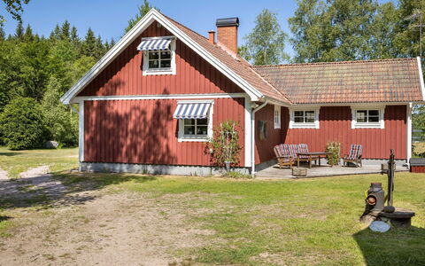 Vänneböke: Gebäude, Pflanze, Himmel, Eigentum, Fenster, Baum, Haus, Grundstueck, Holz, Gras