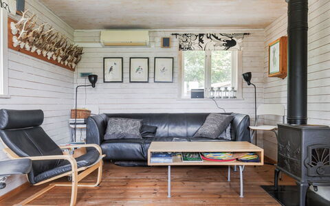 Grönede: Couch, Möbel, Eigentum, Bilderrahmen, Tabelle, Gebäude, Holz, Interior Design, Flooring, Fussboden
