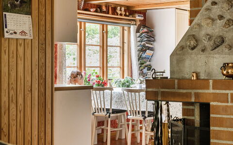 Röshult: Möbel, Eigentum, Fenster, Gebäude, Holz, Interior Design, Stuhl, Zimmerpflanze, Tabelle, Pflanze
