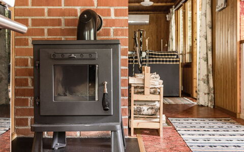 Röshult: Eigentum, Holz, Interior Design, Tür, Flooring, Fussboden, Feuerstelle, Hartholz, Gebäude, Mauerwerk