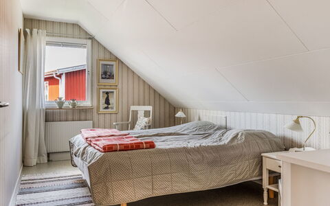 Mölltorp: Tabelle, Himmel, Möbel, Geschirr, Gebäude, Interior Design, Gartenmöbel, Veranda, Schatten, Stuhl