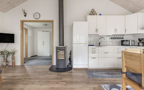 Gaslunda: Eigentum, Cabinetry, Gebäude, Pflanze, Blumentopf, Countertop, Küchengerät, Holz, Küche, Interior Design