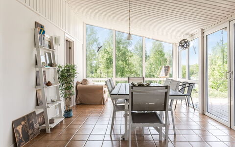 Erikstorp Villan: Eigentum, Möbel, Tabelle, Pflanze, Stuhl, Interior Design, Fussboden, Flooring, Schatten, Holz