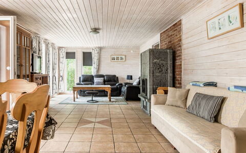 Erikstorp 143: Möbel, Eigentum, Bilderrahmen, Tabelle, Couch, Holz, Komfort, Interior Design, Wohnzimmer, Fussboden