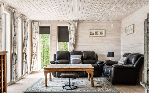 Erikstorp 143: Möbel, Eigentum, Couch, Holz, Interior Design, Flooring, Fussboden, Tabelle, Wohnzimmer, Komfort