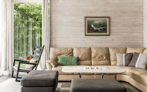 Erikstorp 145: Möbel, Eigentum, Couch, Rechteck, Holz, Bilderrahmen, Interior Design, Beleuchtung, Gebäude, Komfort