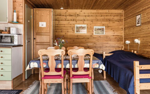 Tingsmåla: Eigentum, Möbel, Cabinetry, Holz, Gebäude, Regal, Interior Design, Stuhl, Flooring, Tabelle