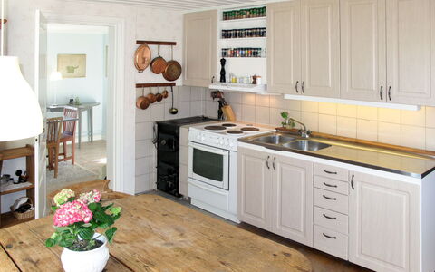 Ilandet: Cabinetry, Möbel, Eigentum, Countertop, Küchengerät, Gebäude, Herd, Holz, Küche, Haushaltsgerät