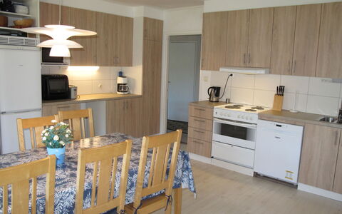 Trollsjö Stegeborg: Cabinetry, Eigentum, Countertop, Küchengerät, Haushaltsgerät, Interior Design, Holz, Herd, Schublade, Küche