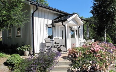 Norrkrog Utsikten: Pflanze, Gebäude, Eigentum, Himmel, Fenster, Baum, Tür, Haus, Hütte, Gras