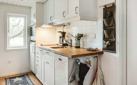 Ringsegård Höjden: Cabinetry, Countertop, Eigentum, Küche, Fenster, Holz, Herd, Küchengerät, Sinken, Haushaltsgerät