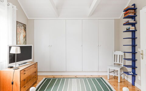 Klinten Totebo: Eigentum, Möbel, Cabinetry, Schublade, Holz, Interior Design, Die Architektur, Fussboden, Flooring, Kommode