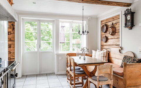 Klinten Totebo: Eigentum, Möbel, Tabelle, Holz, Interior Design, Flooring, Stuhl, Fussboden, Wand, Bilderrahmen