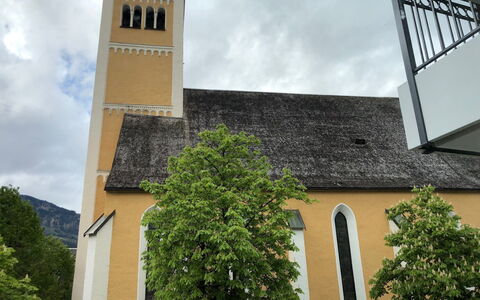 Bad Hofgastein 570: Gebäude, Kirche, Die Architektur, Turm, Fassade, Himmel, Grundeigentum, Baum, Kirchturm