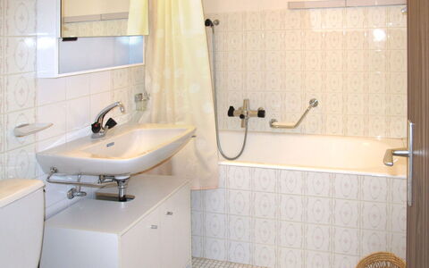 Thyon-Les Collons 644: Badezimmer, Fliese, Zimmer, Eigentum, Zapfhahn, Armatur, Wand, Fussboden, Interior Design, Die Architektur