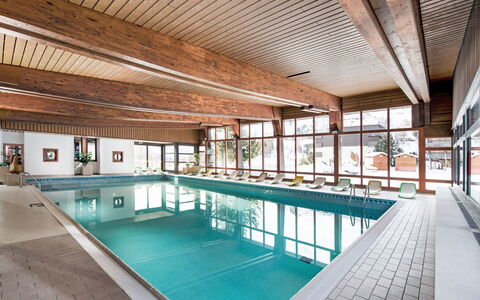 Thyon-Les Collons 644: Wasser, Schwimmbad, Gebäude, Haus, Interior Design, Fussboden, Flooring, Freizeit, Fenster, Decke