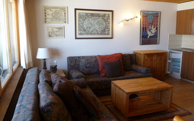 Dixence 115 644.32: Zimmer, Möbel, Wohnzimmer, Eigentum, Interior Design, Gebäude, Fussboden, Hartholz, Wand, Tabelle