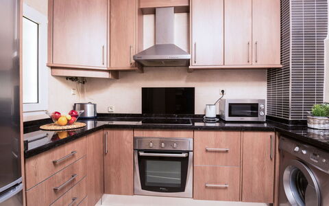 Erisa Ii: Cabinetry, Countertop, Küche, Eigentum, Zimmer, Möbel, Interior Design, Gebäude, Haus, Major Appliance