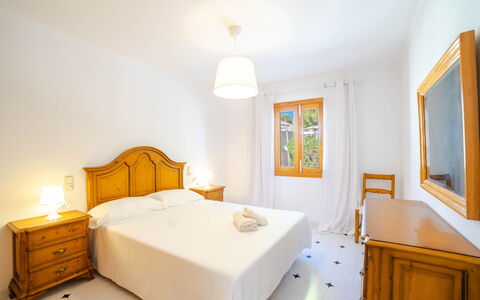 Sa Mirada: Möbel, Eigentum, Gebäude, Komfort, Holz, Cabinetry, Textil, Beleuchtung, Interior Design, Bett