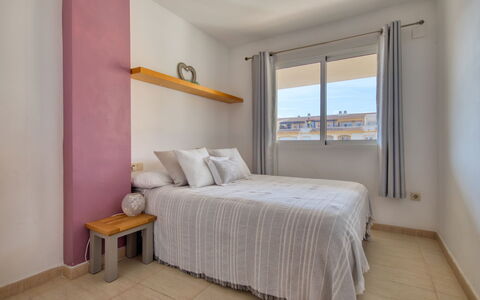 Residencial Roma: Schlafzimmer, Bett, Möbel, Zimmer, Eigentum, Bettdecke, Interior Design, Fussboden, Bettrahmen, Gebäude