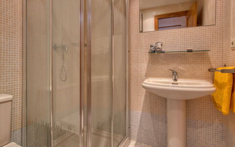 Residencial Roma: Badezimmer, Zimmer, Eigentum, Vorhang, Fliese, Interior Design, Armatur, Fussboden, Die Architektur, Gebäude