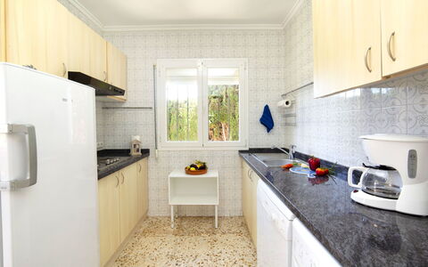 Alma: Eigentum, Zimmer, Küche, Cabinetry, Interior Design, Gebäude, Countertop, Möbel, Haus, Fussboden