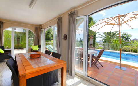 Alma: Eigentum, Zimmer, Gebäude, Grundeigentum, Haus, Interior Design, Möbel, Villa, Resort, Estate